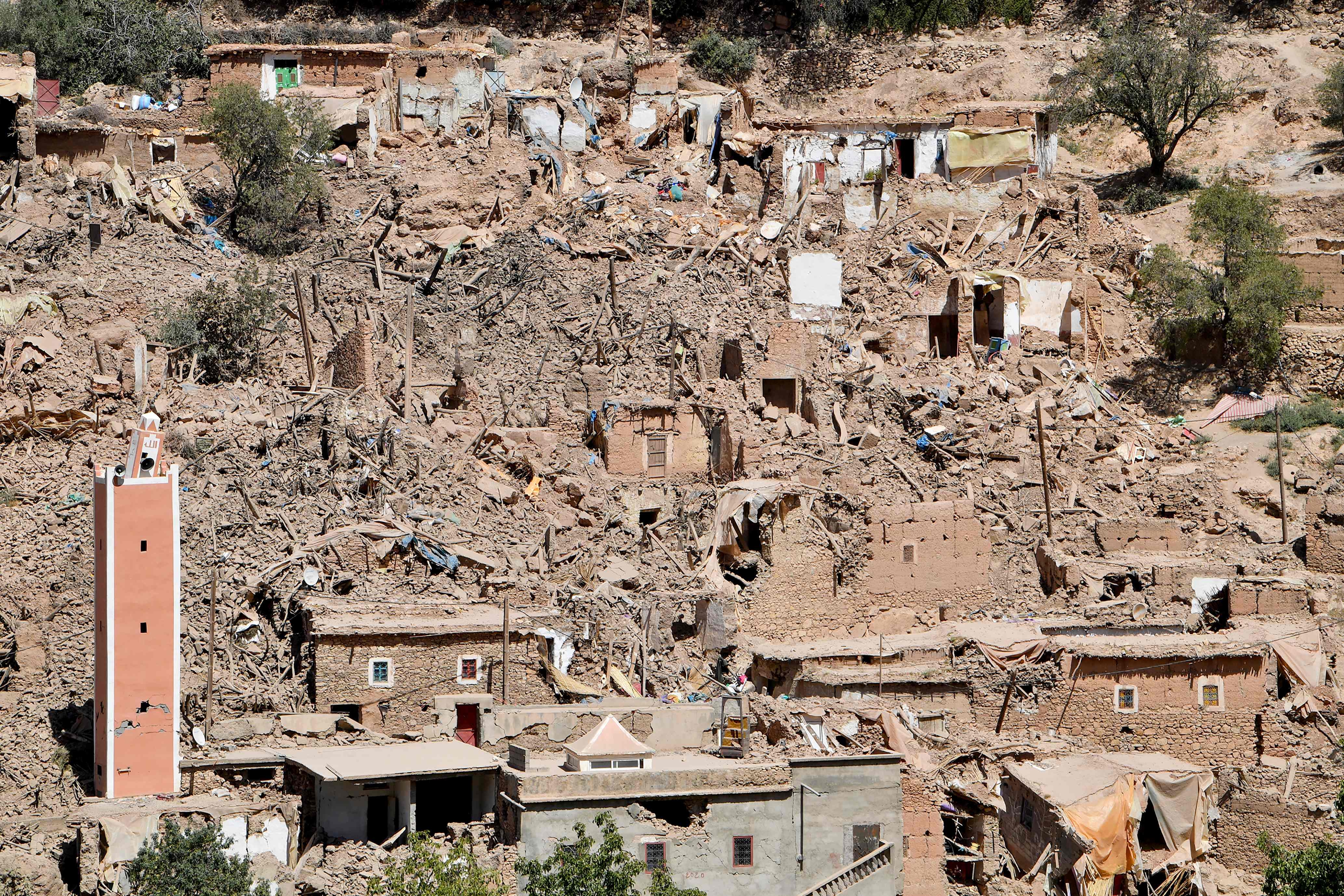 23년 만에 최악의 강진이 덮친 지 사흘째인 10일(현지시간) 모로코 아다실 남쪽 틱시트 마을에 있는 대부분의 건물이 무너져 폐허로 변해 있다. 아다실 AFP 연합뉴스