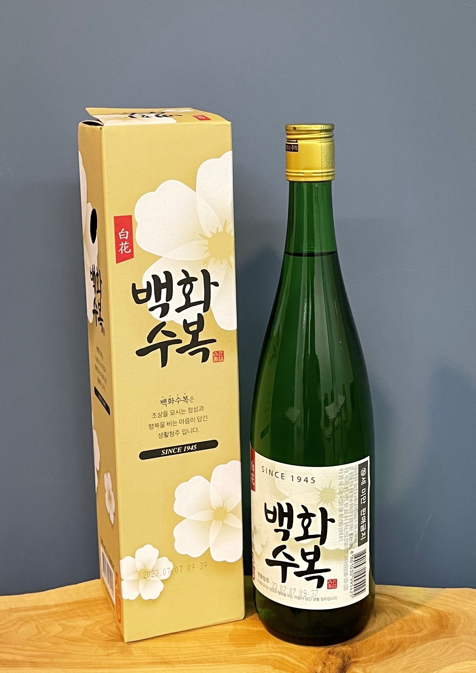 롯데칠성음료가 추석을 맞아 출시한 한국의 대표 차례주 백화수복. 롯데칠성음료 제공