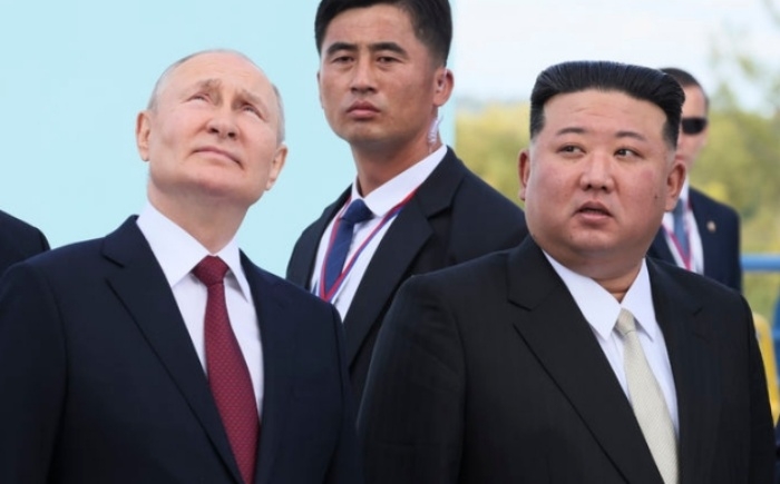 김정은 북한 국무위원장과 블라디미르 푸틴 러시아 대통령은 13일(현지시간) 러시아가 북한의 우주 비행사를 훈련시켜 우주로 보내는 것에 대해 논의했다고 크렘린궁이 밝혔다. 뉴시스