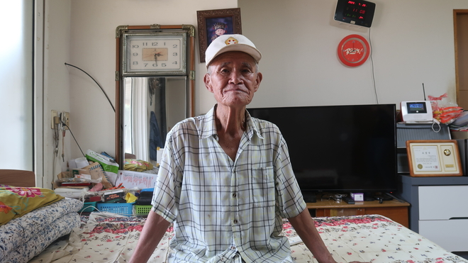 어린시절 친구였던 황종구(가명)씨를 기억하는 유기현(94) 할아버지. 마을 최고 연장자인 유 할아버지가 없으면 황씨네 묘지를 기억하는 사람은 거의 없다. 한지은 기자