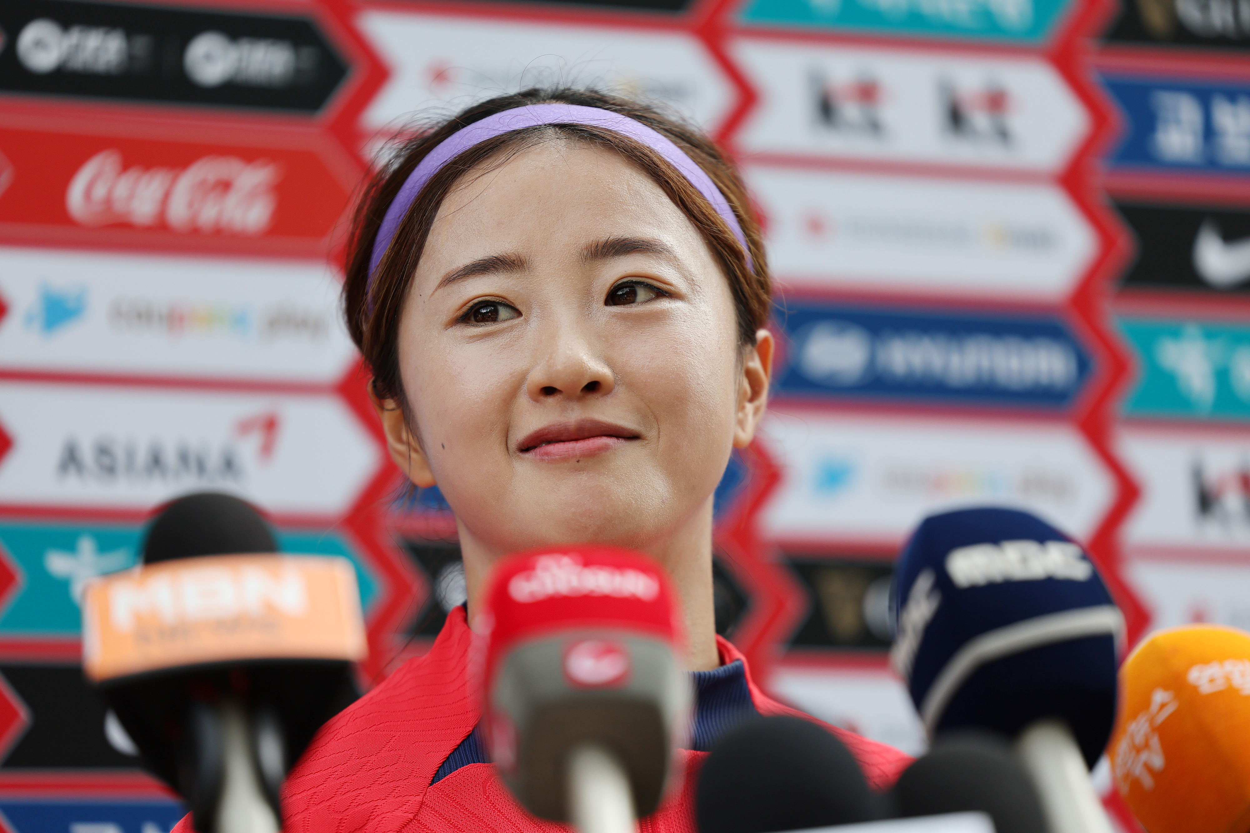 질문에 답하는 최유리  항저우 아시안게임 여자축구 대표팀 최유리가 18일 오전 경기 파주 NFC에서 취재진과 인터뷰를 하고 있다. 2023.9.18 연합뉴스