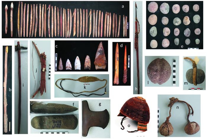 수렵 부족 사회에서 사냥뿐만 아니라 전투에서 사용하기 위해 만든 다양한 도구들.  플로스 원 제공