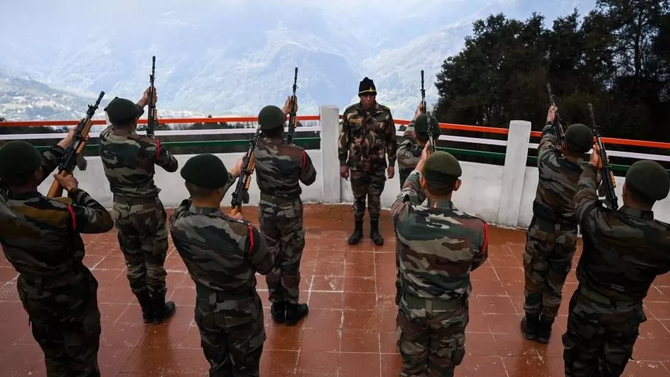 인도 군인들이 동북부 아루나찰프라데시주에서 거총 훈련을 하고 있다. 이곳은 중국이 영유권을 주장하는 분쟁 지역이다. AFP 자료사진