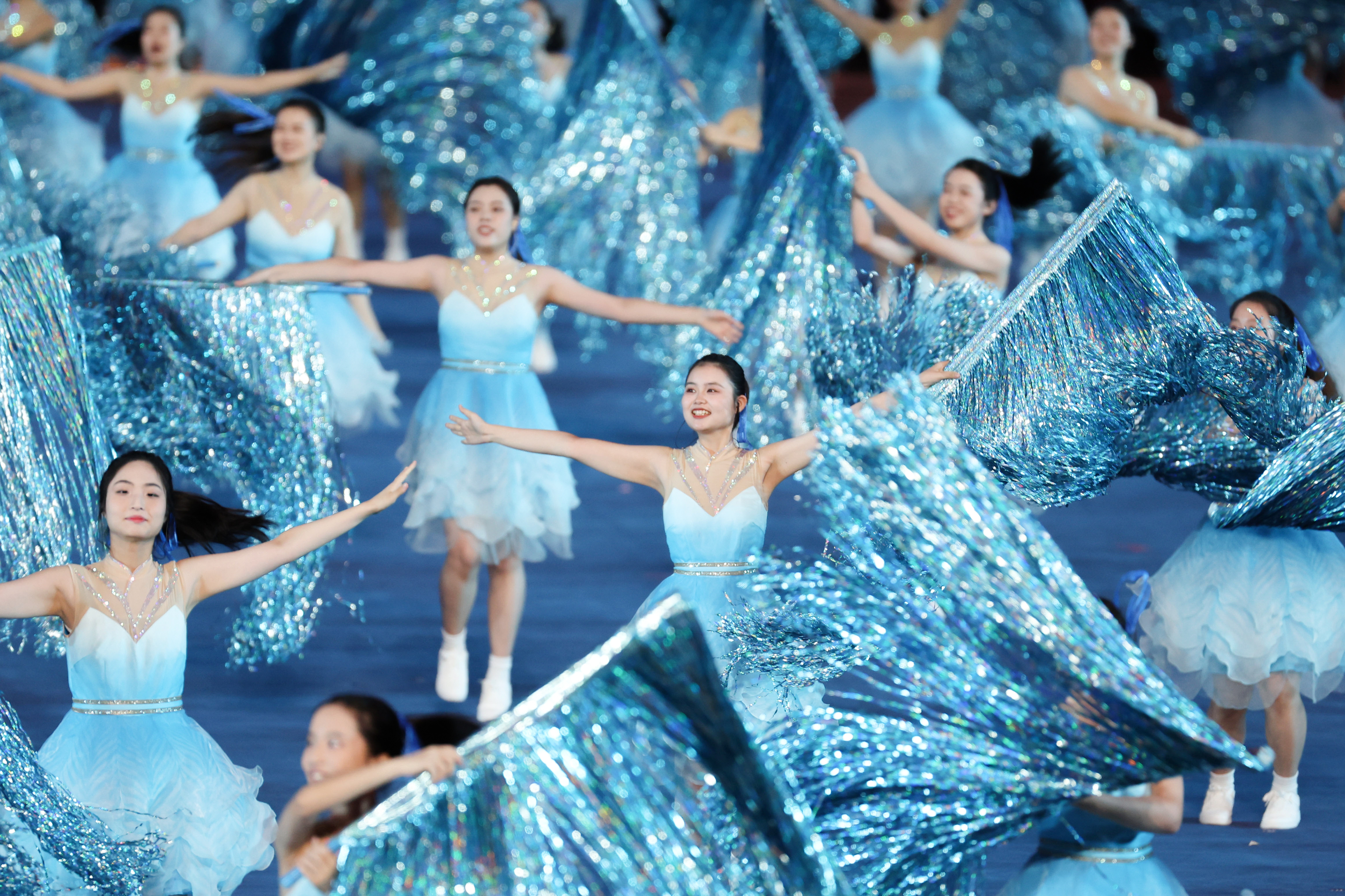 23일 오후 중국 항저우 올림픽 스포츠센터 스타디움에서 열린 ‘2022 제19회 항저우 아시안게임’ 개회식에서 화려한 공연이 펼쳐지고 있다. 2023.9.23 뉴스1