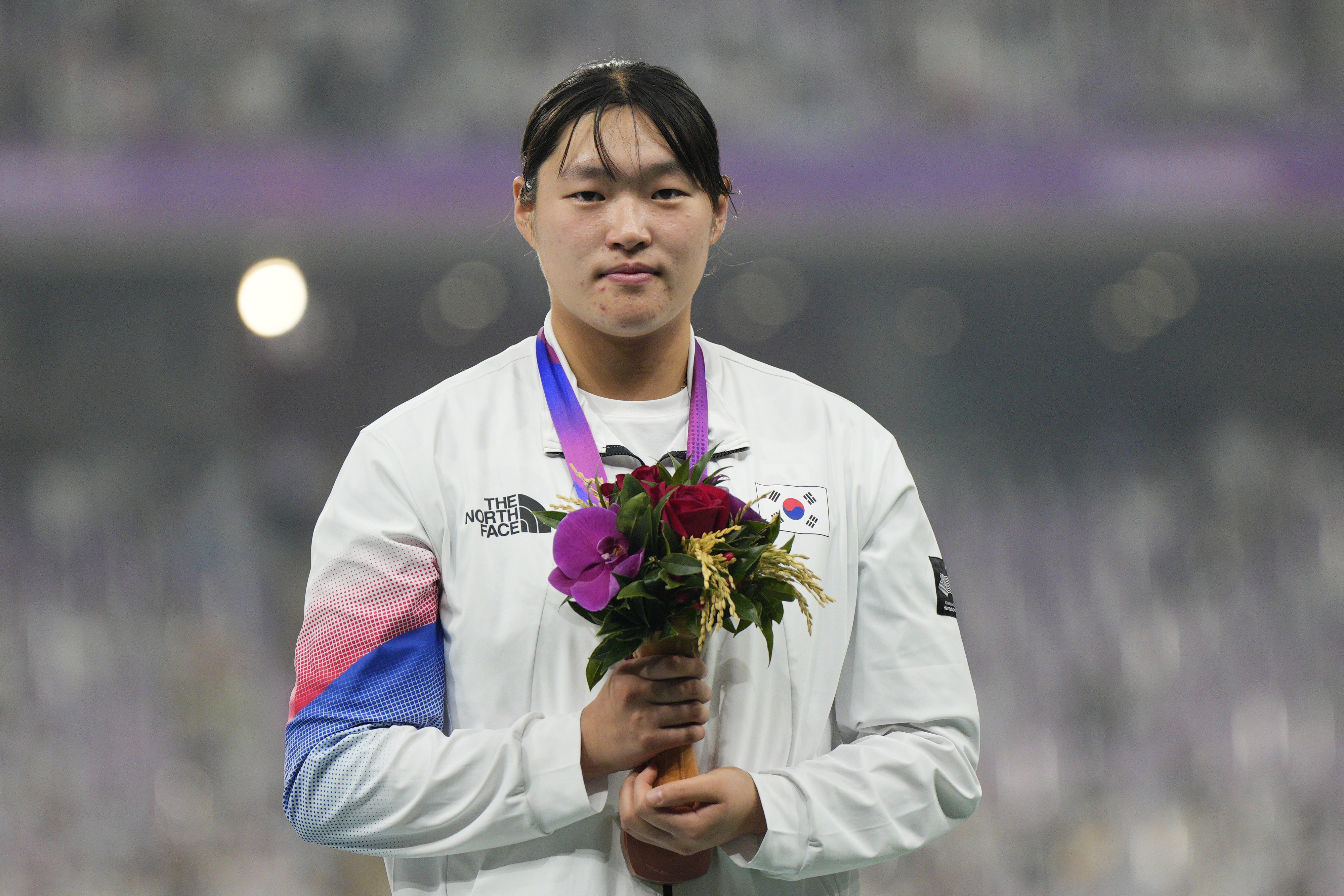 처음 출전한 성인 국제대회인 2022 항저우 아시안게임에서 한국 육상 여자해머던지기 사상 처음으로 시상대에 오른 이리공고 3학년 김태희.