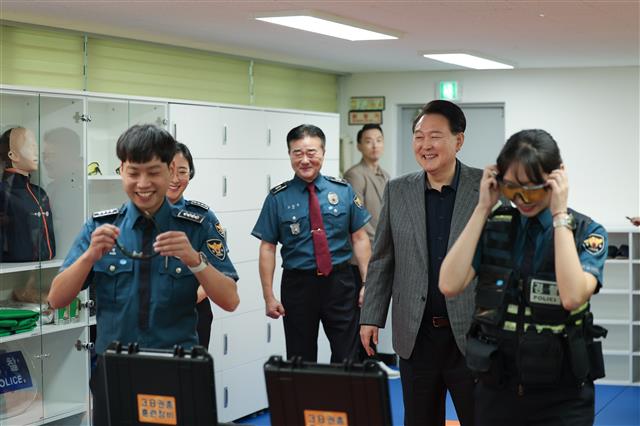 윤 대통령, 경찰 사격 훈련 참관