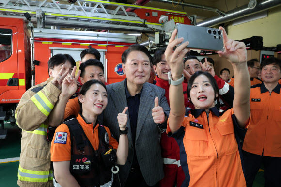 윤석열 대통령, 추석 명절 소방 근무자들 격려