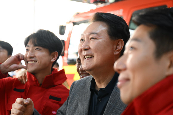 윤석열 대통령, 추석 명절 소방 근무자들 격려