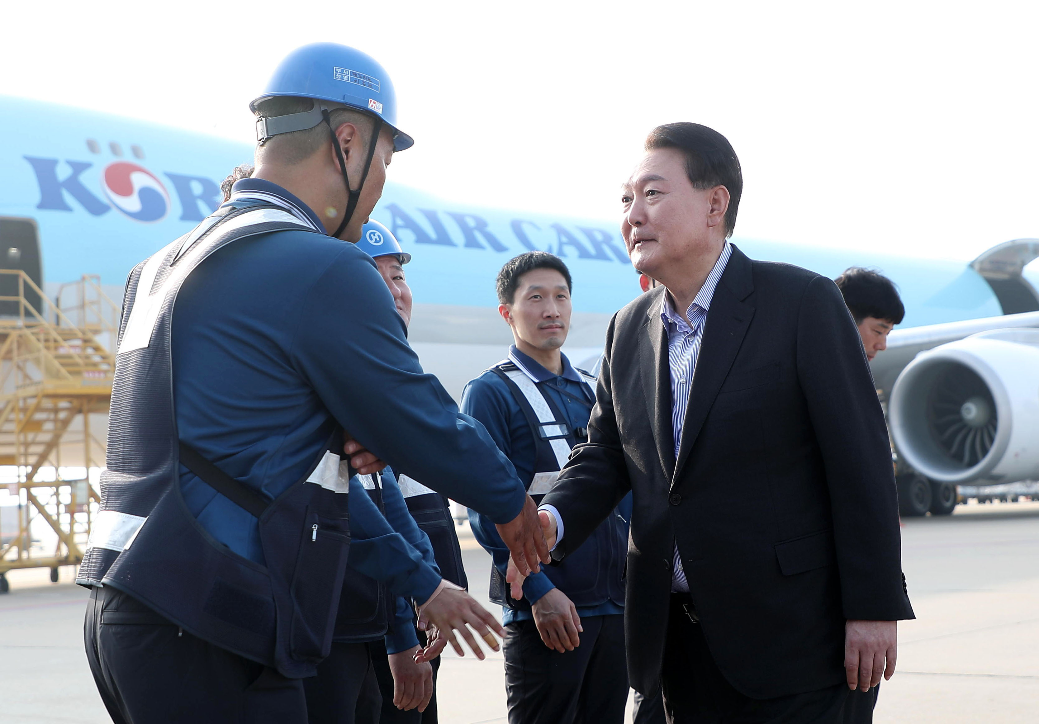 항공 화물 수출 현장 찾은 윤석열 대통령