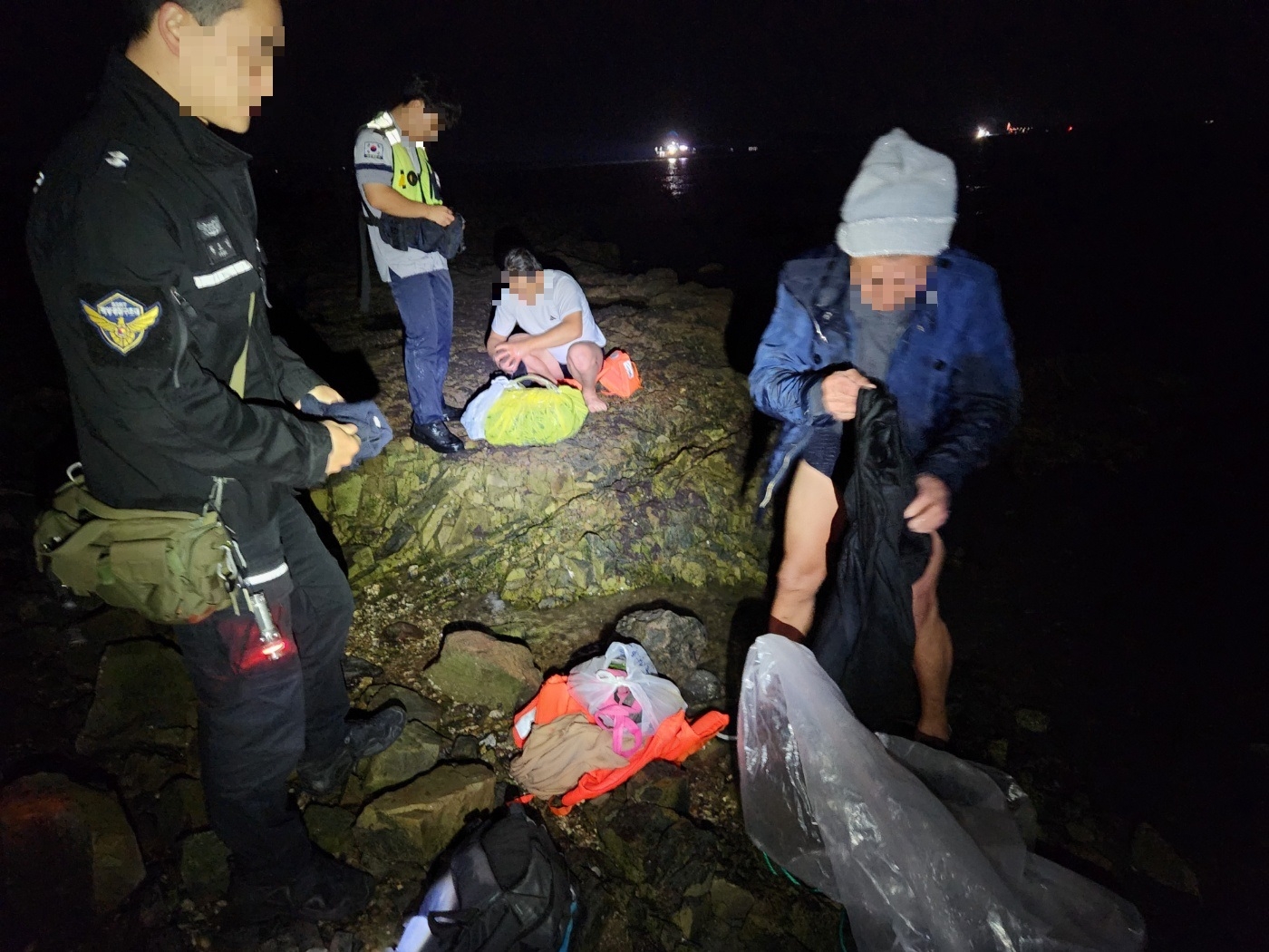 보령해양경찰서는 3일 오전 1시53분쯤 충남 보령 대천항으로 밀입국을 시도한 중국인 22명을 붙잡았다. 보령해경 제공