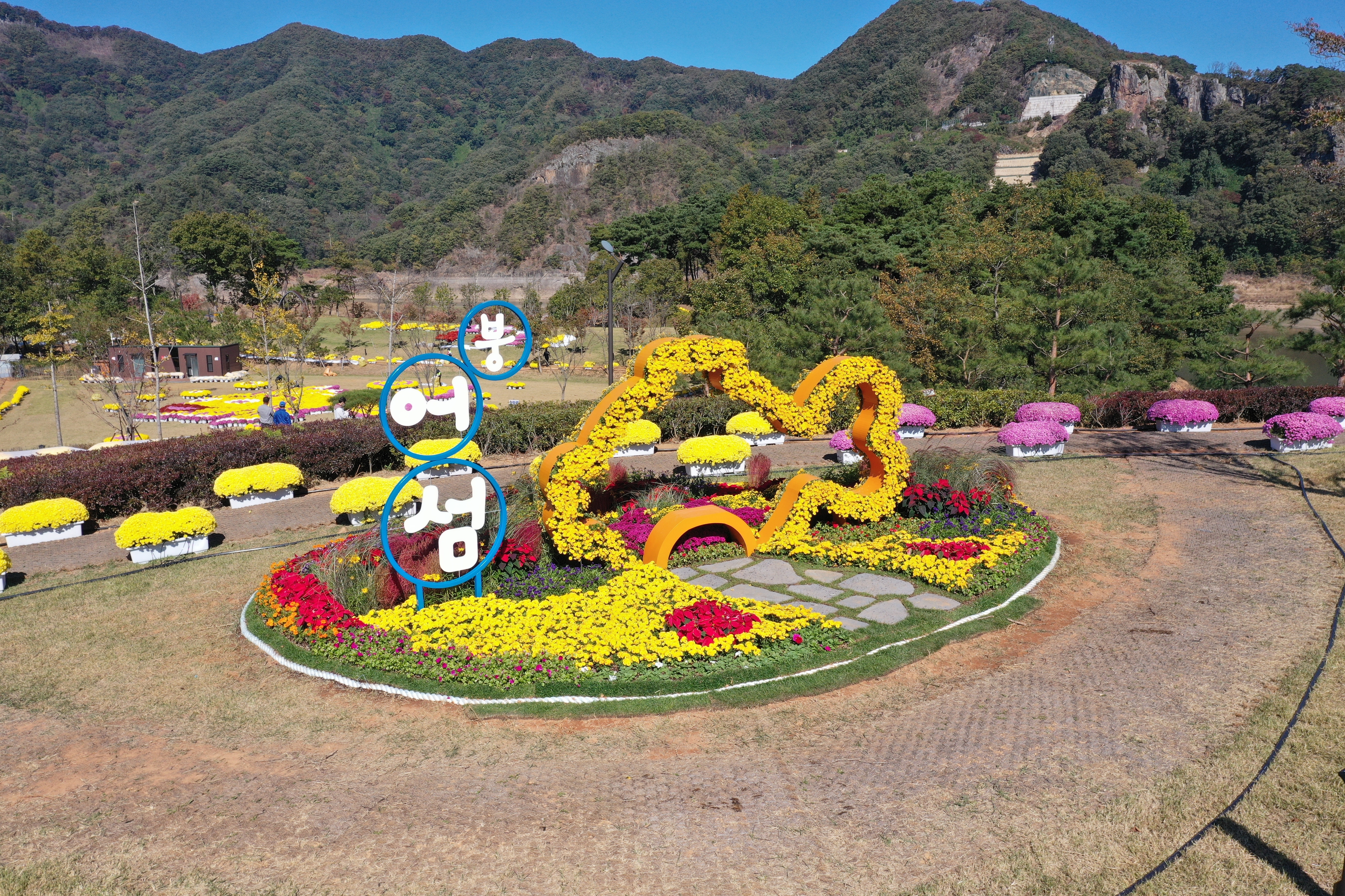 임실 관광의 새로운 명물로 등장한 붕어섬 생태공원. 축구장 9개 크기의 커다란 산림욕장이다. 임실군 제공