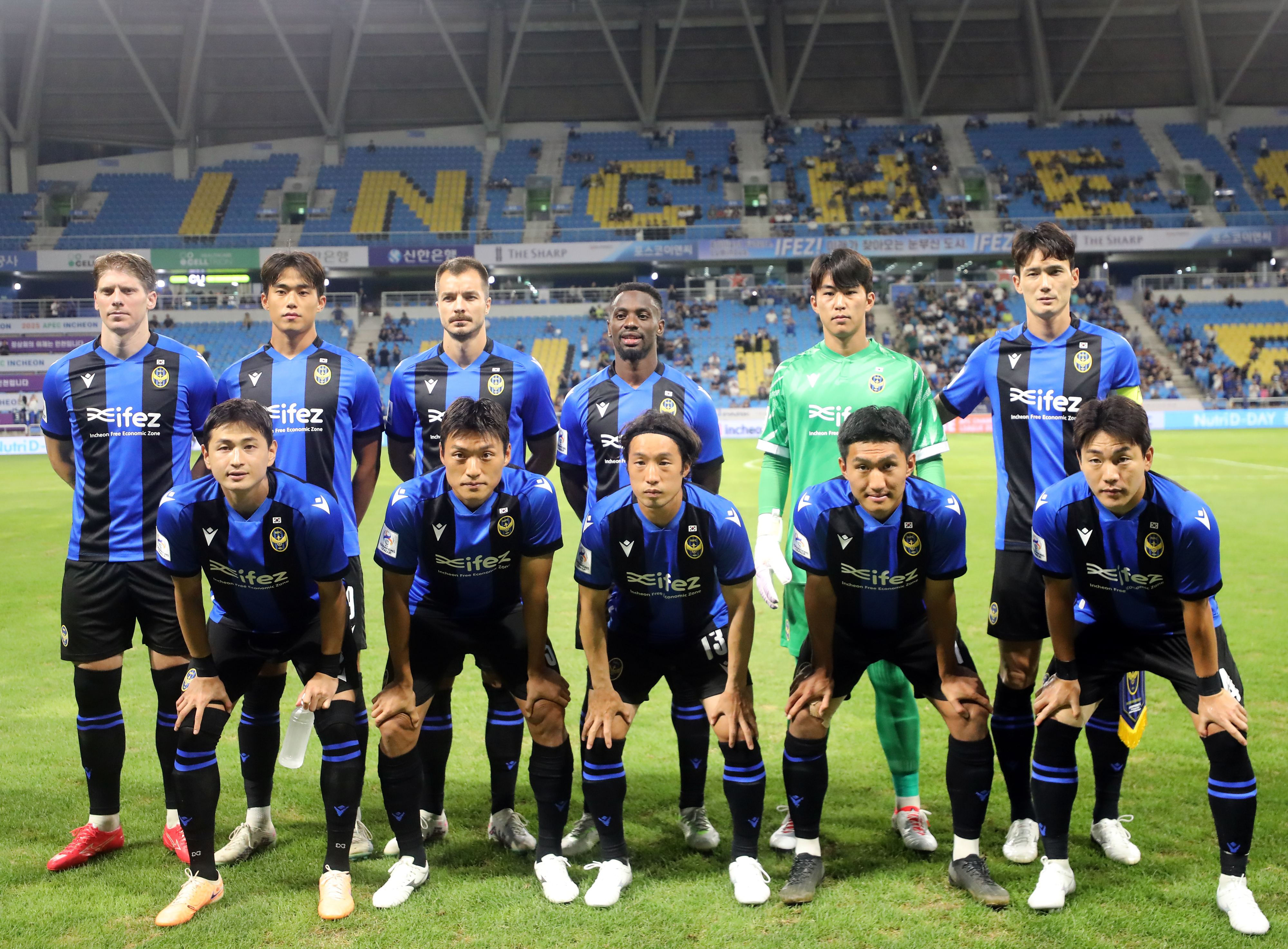 첫 아챔 나선 인천유나이티드  지난 8월 22일 인천 중구 도원동 인천축구전용경기장에서 열린 AFC 챔피언스리그(ACL) 2023~24 플레이오프 인천 유나이티드와 베트남 하이퐁FC의 경기에서 인천 베스트일레븐이 포즈를 취하고 있다. 2023.8.22/뉴스1