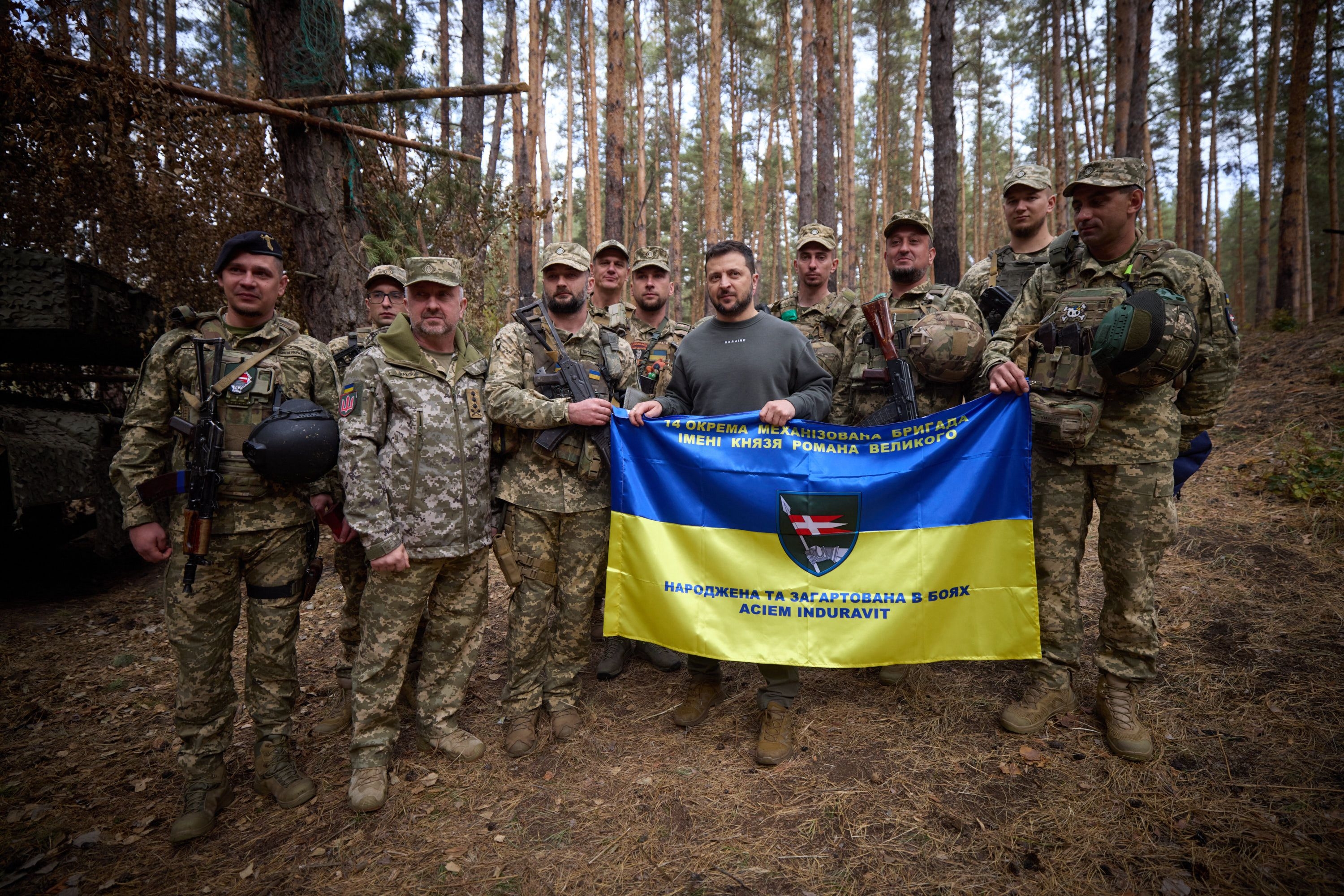 3일(현지시간) 볼로디미르 젤렌스키 우크라이나 대통령이 하르키우 쿠퍈스크-리만 전선에서 전투 임무 수행 중인 우크라이나 육군 제103기계화여단 등을 찾았다. 2023.10.3 우크라 대통령실 공보국