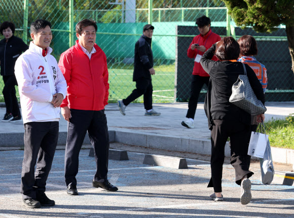 한 표 호소하는 김태우