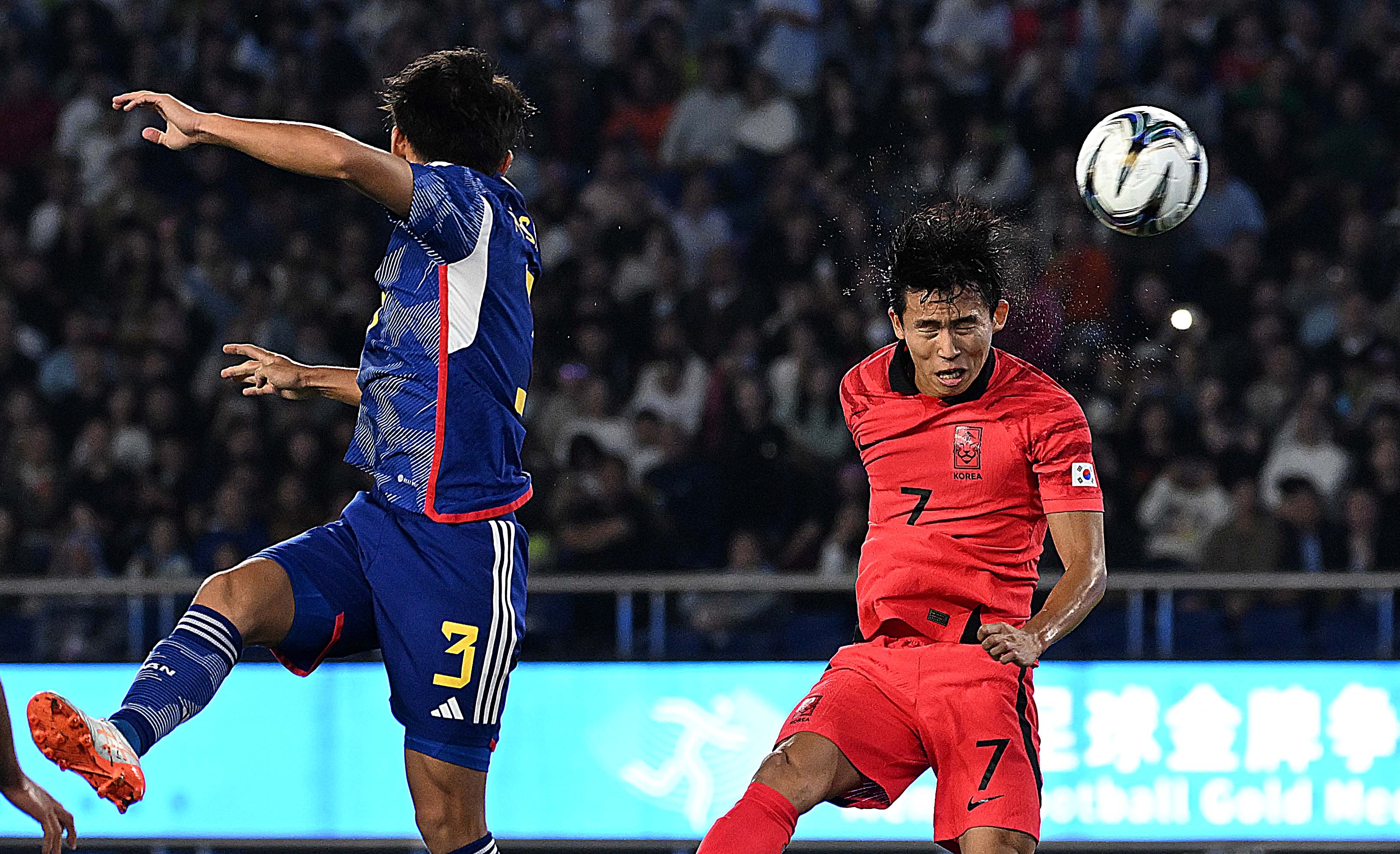 7일 중국 항저우 황룽 스포츠센터 스타디움에서 열린 2022 항저우 아시안게임 남자축구 대한민국과 일본의 결승전에서 만회 골을 넣고 있다. 2023.10.7 항저우 오장환 기자