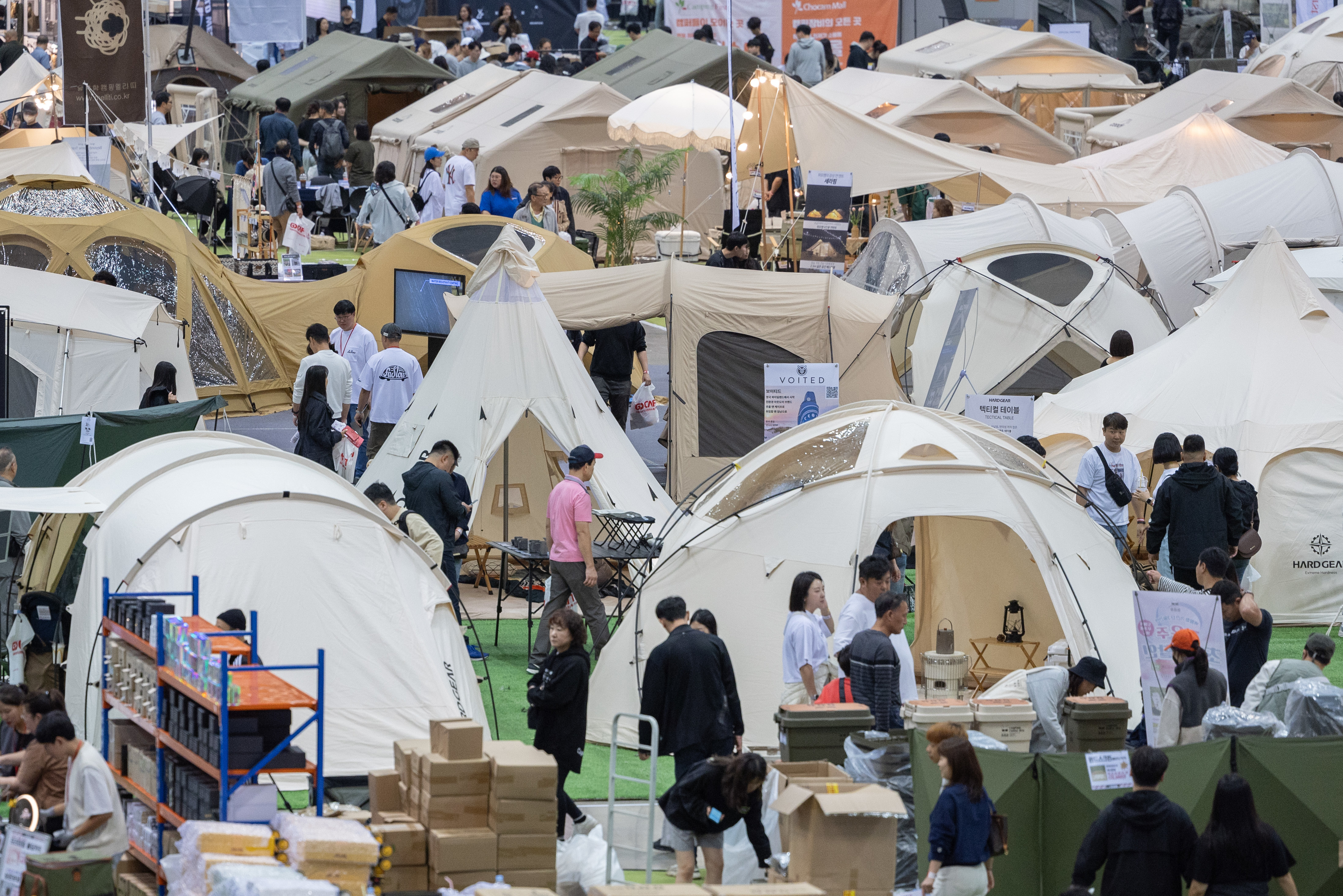 국내 최대 캠핑 전시회… 신상 텐트에 두근두근