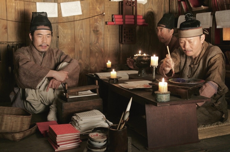 필사본 소설을 대여해 주고 돈을 벌었던 조선 후기의 책 대여점 세책방이 배경으로 나온 영화 ‘음란서생’.
CJ ENM 제공
