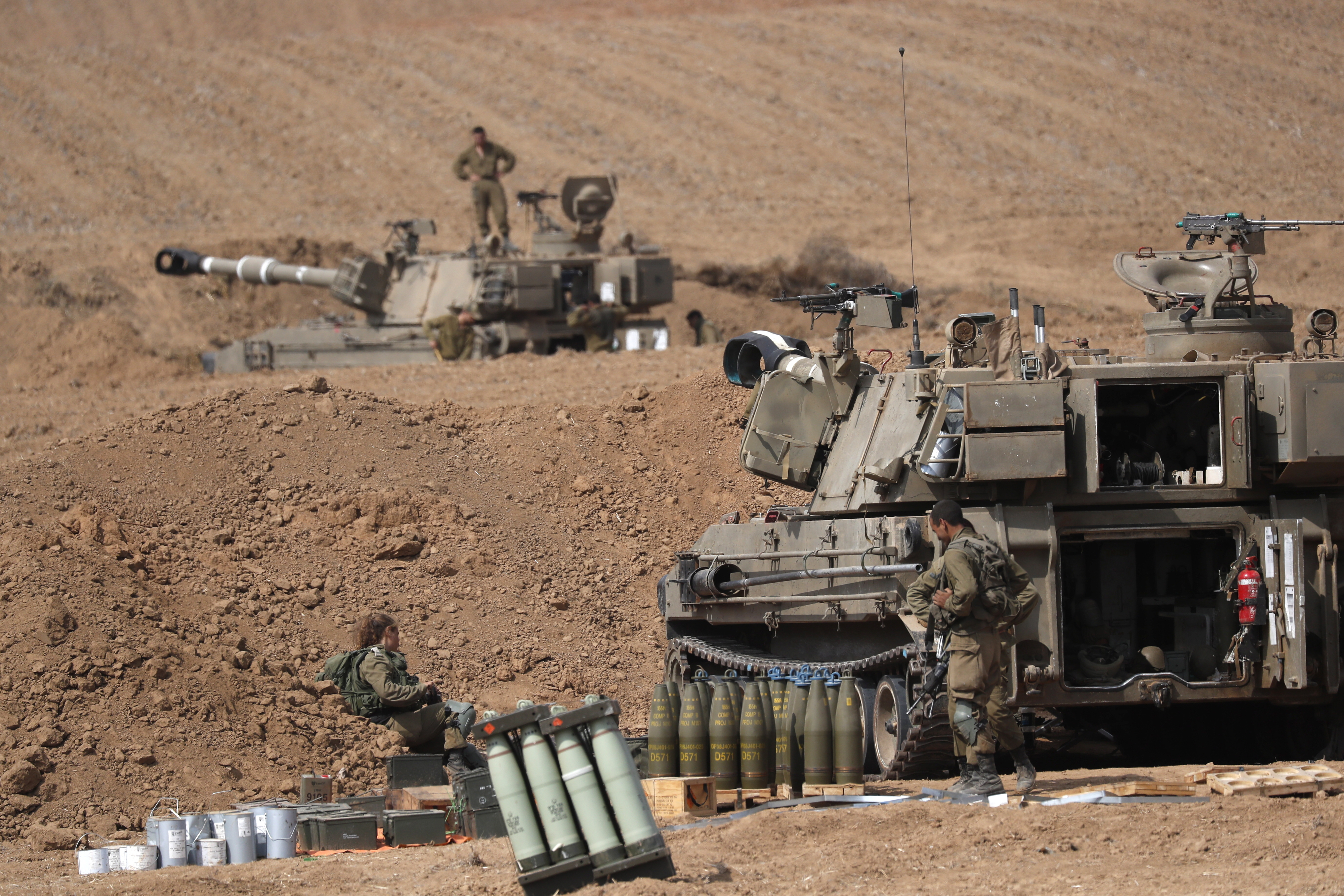 10일(현지시간) 이스라엘 포병 부대가 이스라엘 남부 가자지구 국경 지역에 주둔하고 있다. 2023.10.10 EPA 연합뉴스