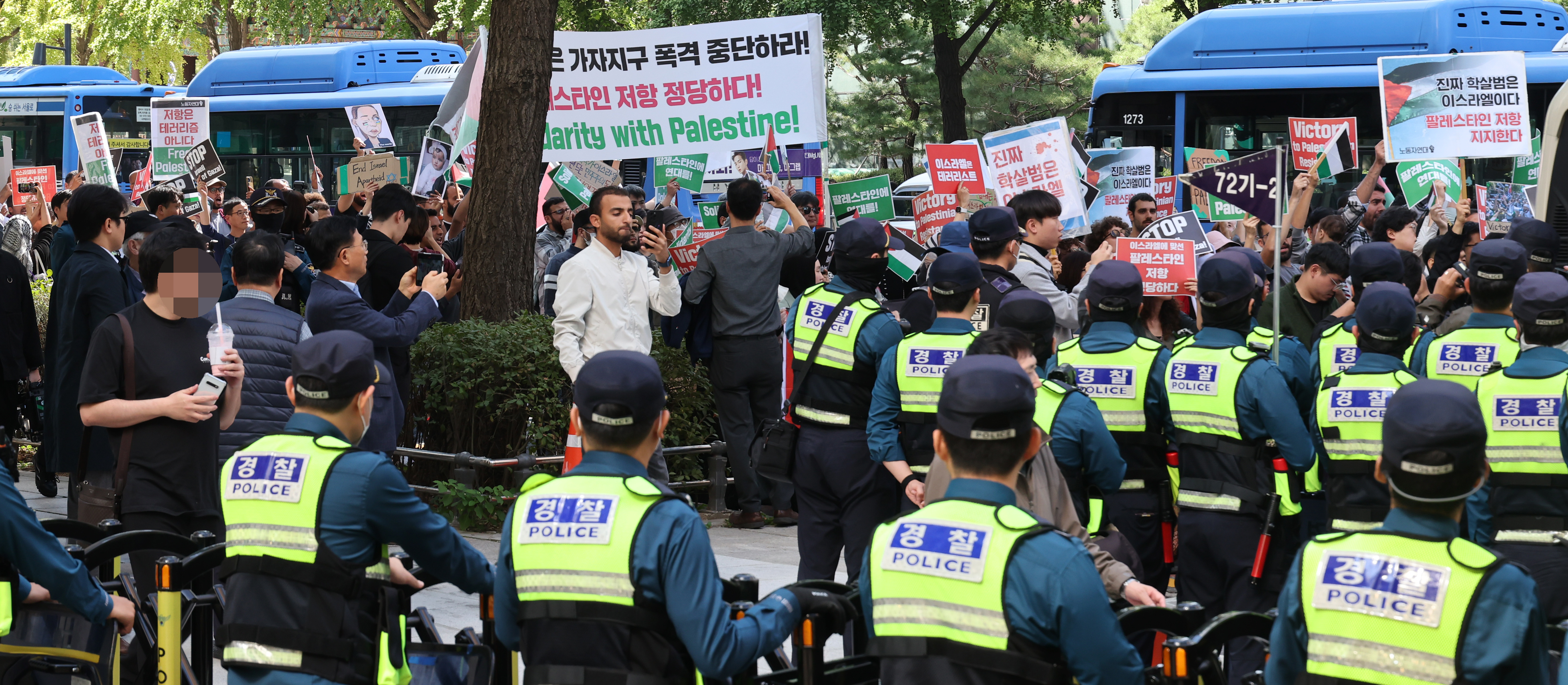 이스라엘 대사관 주변 막은 경찰