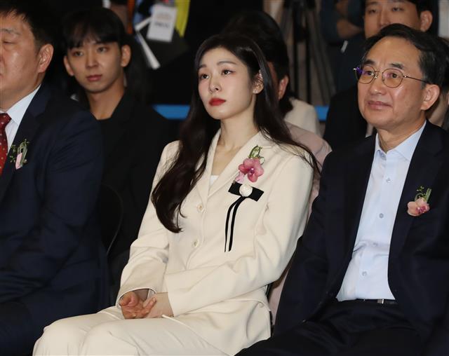 KB홍보모델 김연아가 18일 부산 해운대구 벡스코에서 열린 ‘2023 KB굿잡, 부산 잡(JOB) 페스티벌’ 개막식에 참석하고 있다. 2032.10.18. 뉴스1
