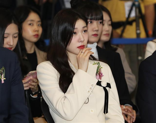 KB홍보모델 김연아가 18일 부산 해운대구 벡스코에서 열린 ‘2023 KB굿잡, 부산 잡(JOB) 페스티벌’ 개막식에 참석하고 있다. 2032.10.18. 뉴스1