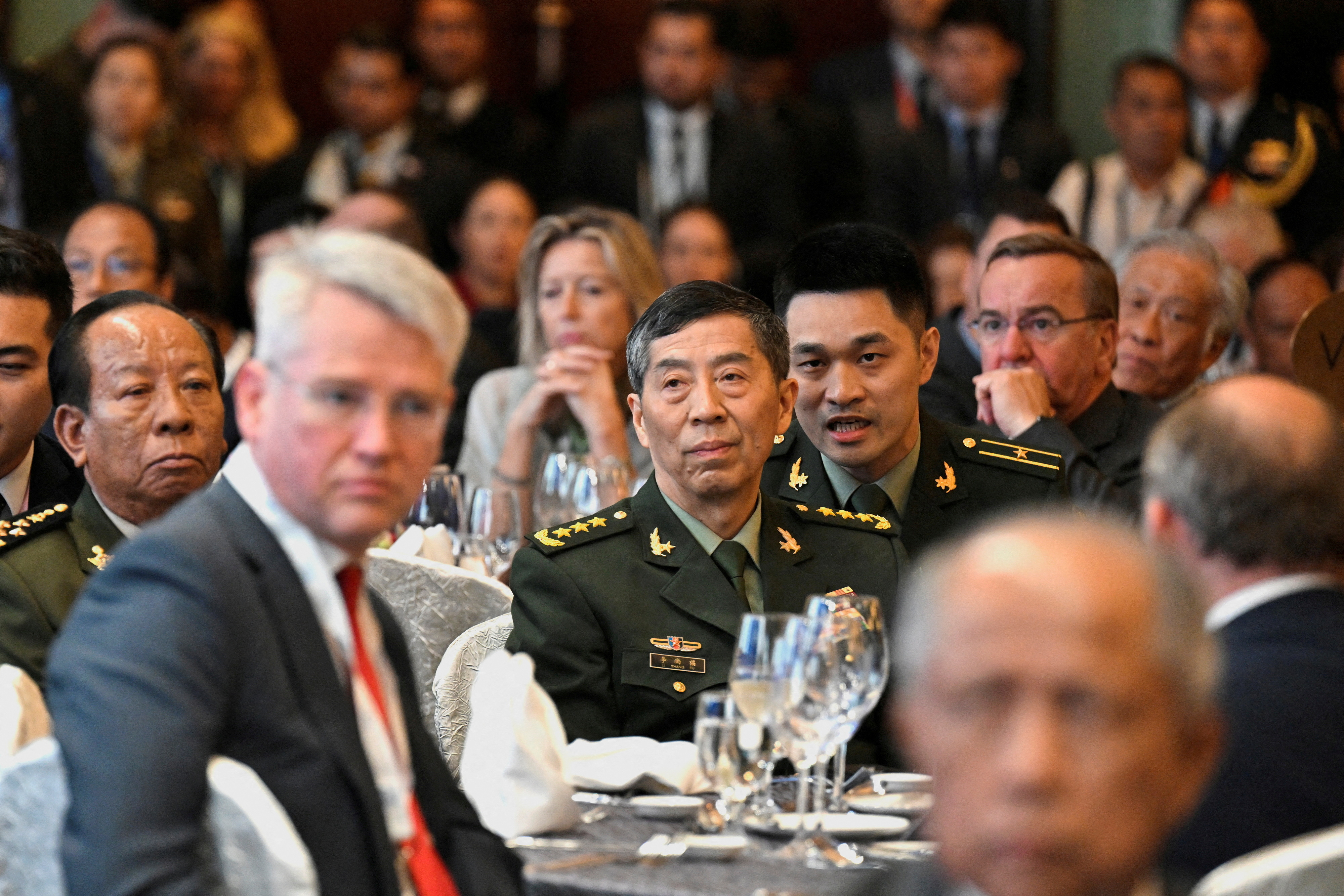 지난 6월 2일 싱가포르에서 열린 아시아안보회의(샹그릴라 대화)에 참석한 리상푸 국방부장(가운데) 모습. 2023.09.19 연합뉴스
