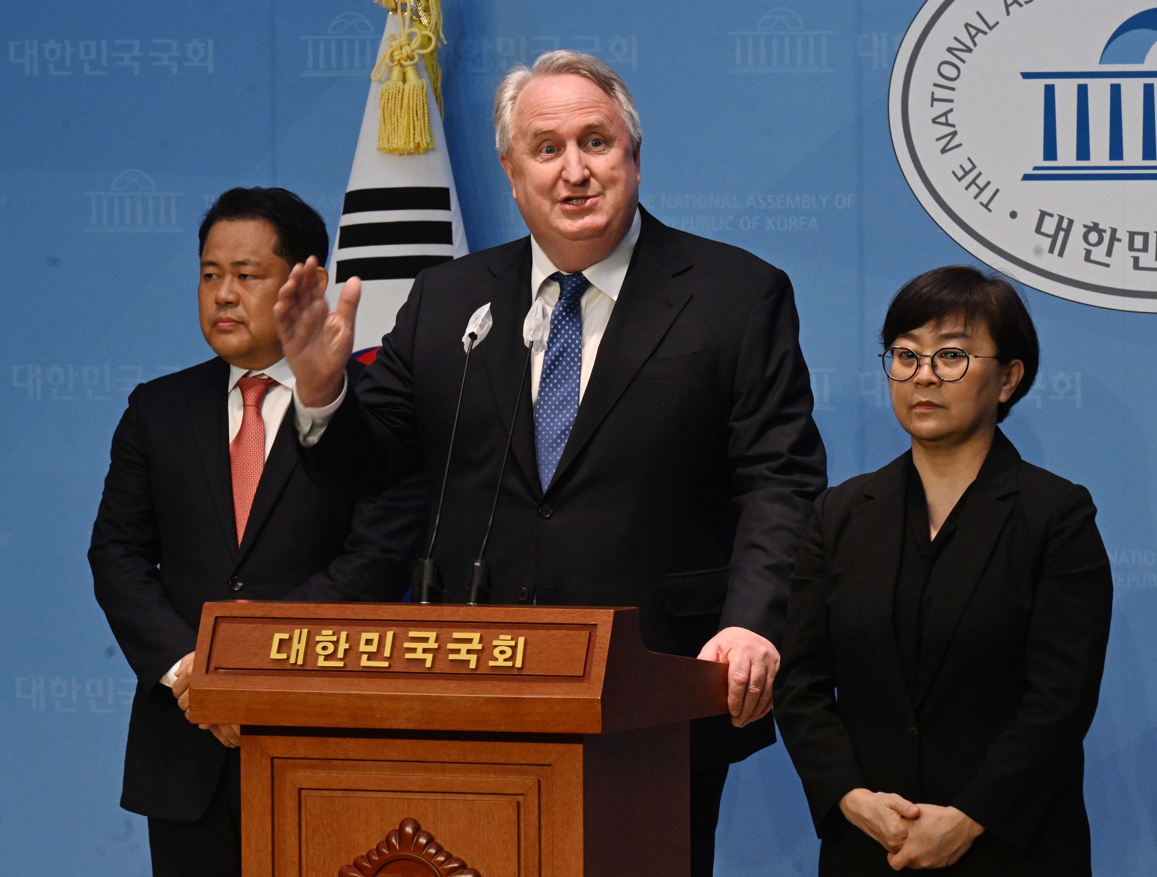 26일 인요한 국민의힘 혁신위원장이 국회 소통관에서 혁신위원 인선 배경 기자회견을 하고 있다. 안주영 전문기자