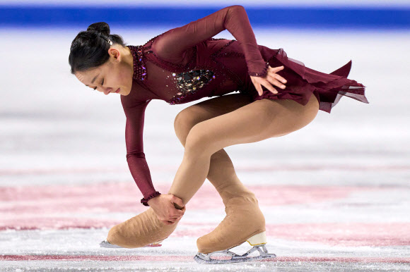 김채연이 27일(현지시간) 캐나다 밴쿠버에서 열린 2023-2024 ISU 시니어 그랑프리 2차 대회 ‘스케이트 캐나다’ 쇼트프로그램에서 멋진 연기를 펼칙 있다. AFP 연합뉴스