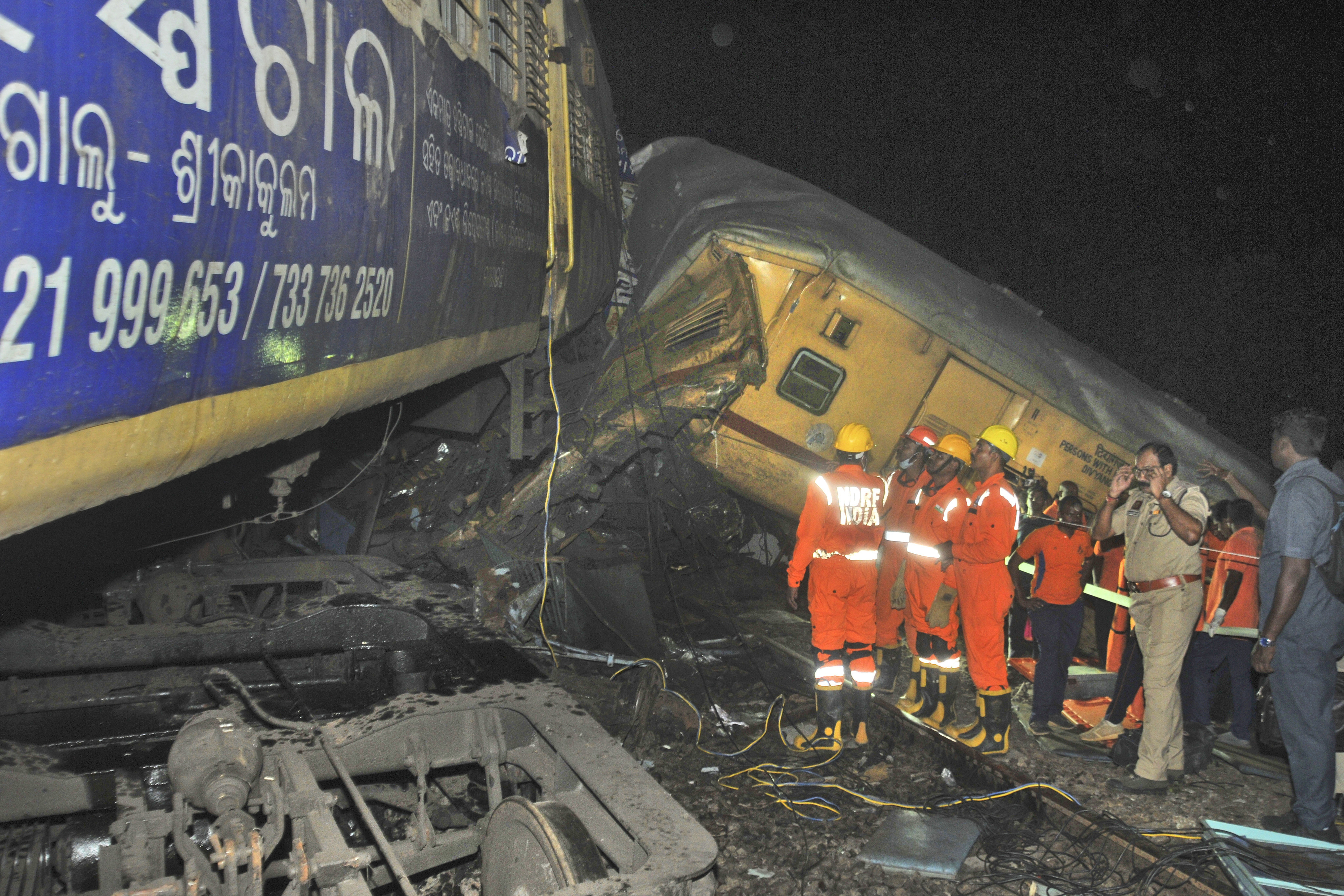 인도서 열차 추돌사고… 최소 13명 사망