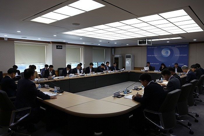 한국은행 광주전남본부와 광주전남지방중소벤처기업청은 31일 지역중소기업 금융지원협의회를 공동 개최했다. 한국은행 광주전남본부 제공