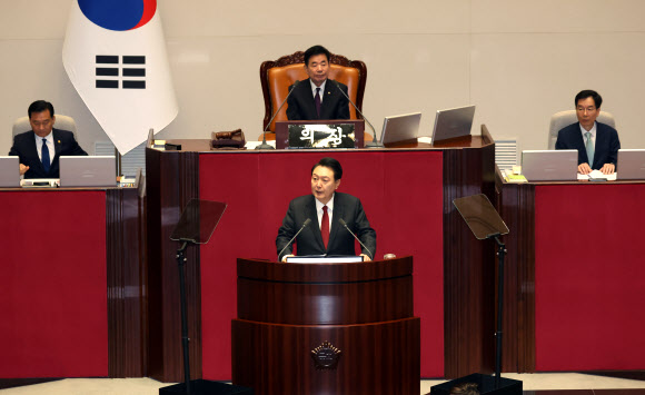 윤석열 대통령이 31일 국회에서 2024년도 예산안 및 기금운용계획안 시정 연설을 하고 있다. 2023.10.31  공동취재