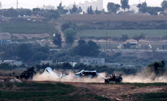 가자지구서 작전 수행하는 이스라엘 군용차량