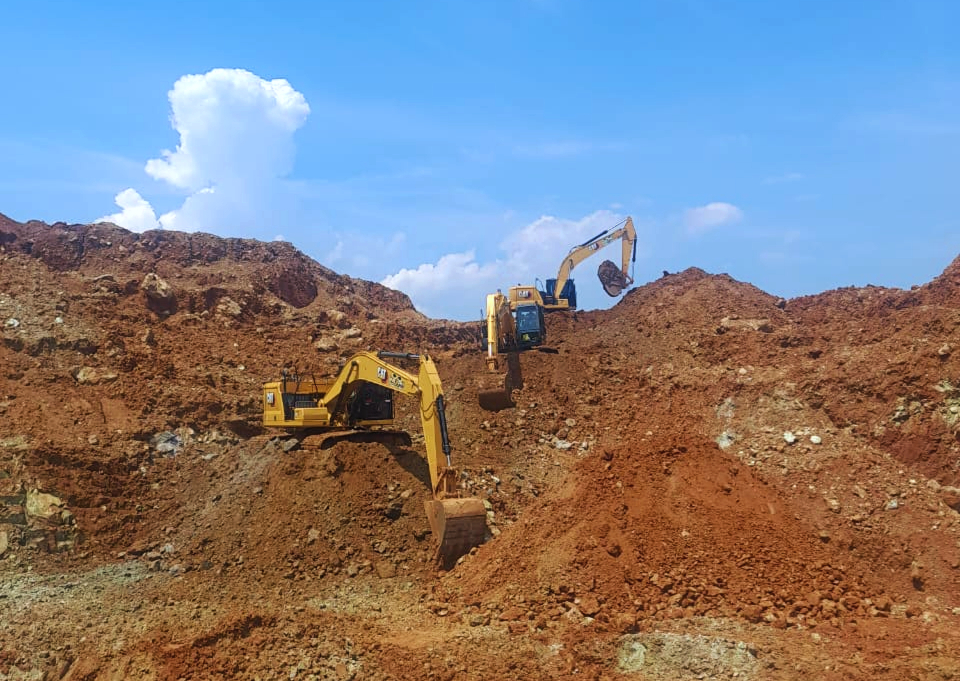 인도네시아 술라웨시 지역 니켈광산에서 시추탐사 작업을 하는 STX 모습. STX 제공