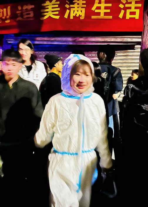 코로나 방역요원 복장을 한 중국 핼러윈 참가자. 인스타그램 캡처