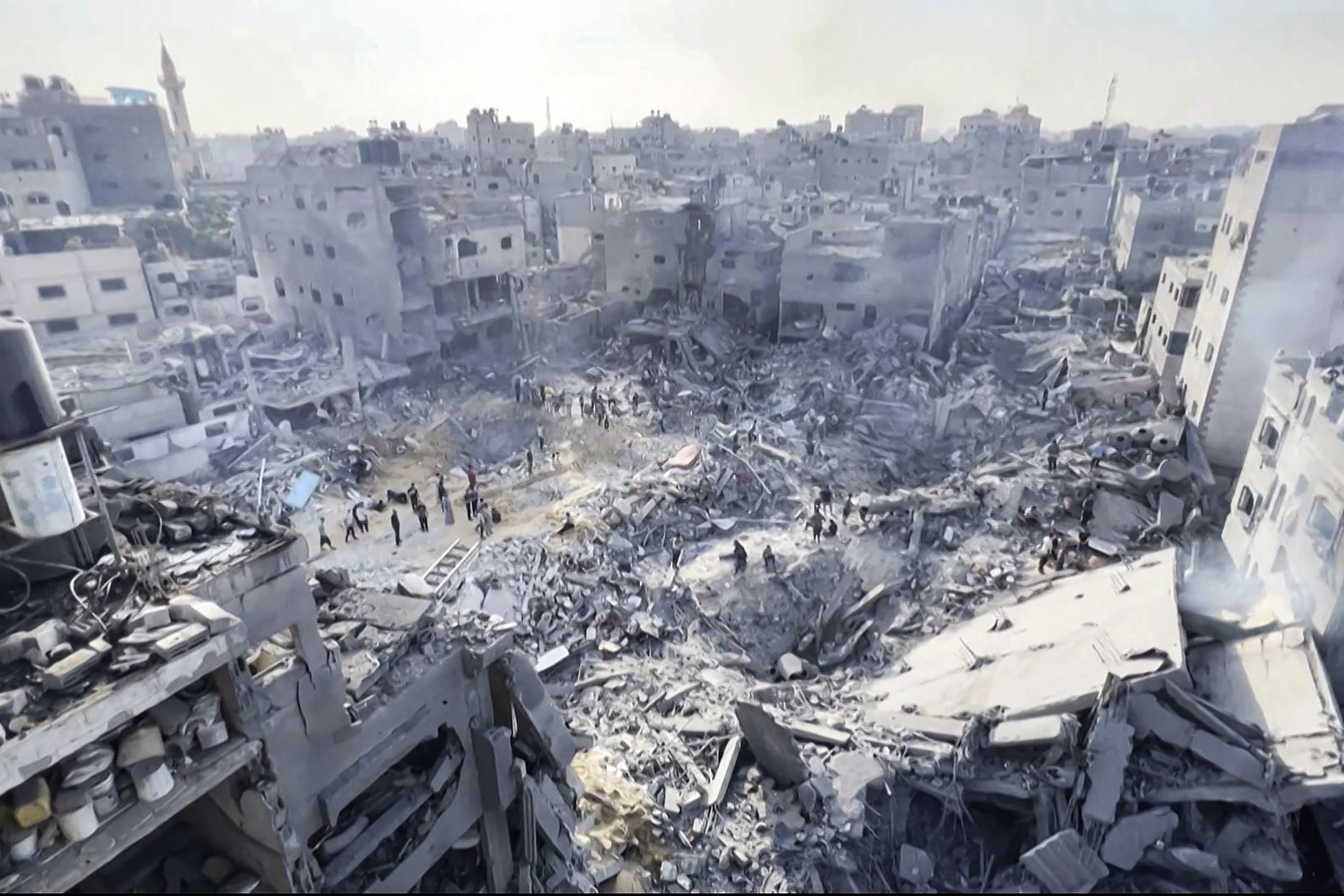 1일(현지시간) 이스라엘 공습으로 폐허가 된 팔레스타인 가자지구 자말리아 난민촌. 2023.11.1 AFP 연합뉴스
