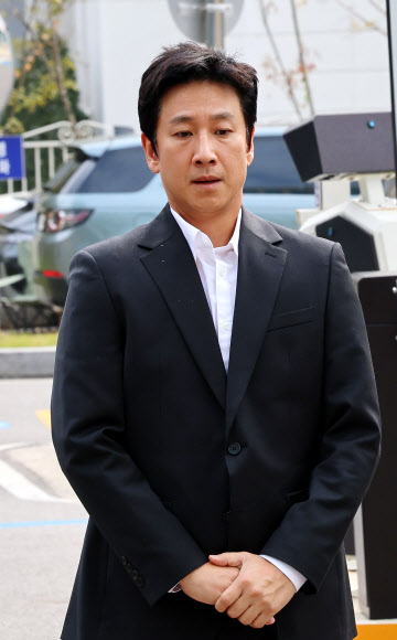 경찰에 재출석하는 이선균