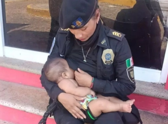 초강력 허리케인 상륙으로 막대한 피해를 멕시코 아카풀코에서 현지 여성 경찰이 구조 작업 중 아기에게 직접 모유 수유를 해 화제가 되고 있다. 아기에게 모유 수유를 하고 있는 앰브로시오. BBC