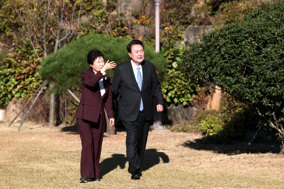 박근혜 전 대통령 사저 방문한 윤석열 대통령