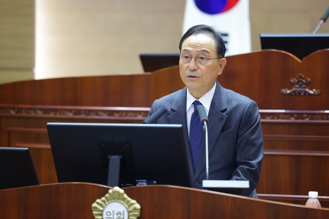 박상돈 천안시장이 제263회 임시회 본회의에서 시정연설을 하고 있다. 시의회 제공