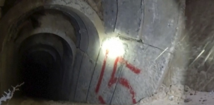 이스라엘군(IDF)이 제공한 영상에서 팔레스타인 무장정파 하마스가 이용하는 터널의 모습이 보인다. IDF는 지난달 지상작전을 시작한 이후 지금까지 가자지구에서 터널 갱도 130여 곳을 발견해 파괴했다. 이스라엘군 제공 영상 캡처
