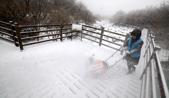 눈 내린 한라산은 겨울왕국