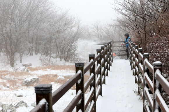 눈 내린 한라산은 겨울왕국