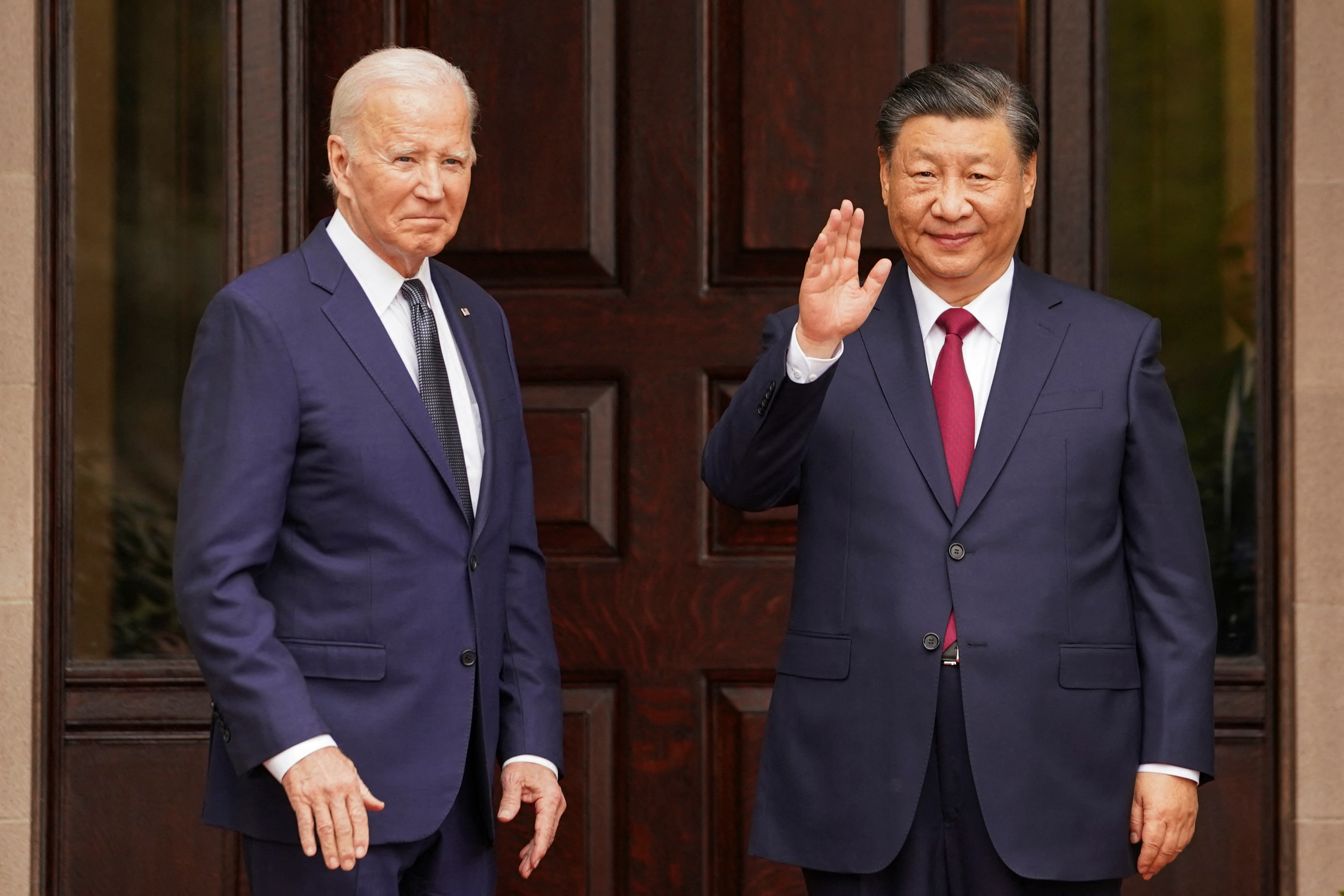 아시아태평양경제협력체(APEC) 회의를 계기로 미국을 방문한 시진핑 중국 국가주석이 15일(현지시간) 샌프란시스코에서 남쪽으로 40㎞ 가량 떨어진 사유지 ‘파일롤리 에스테이트’에서 조 바이든 미국 대통령과 만나고 있다. 2023.11.15. 로이터 연합뉴스