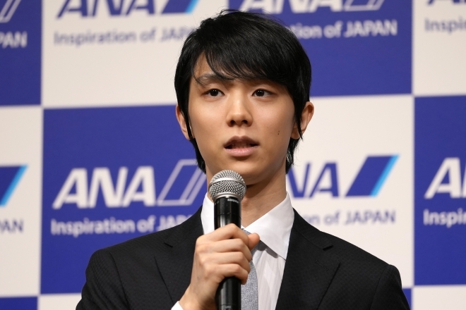 동계올림픽 피겨스케이팅 종목 2연패의 주인공인 하뉴 유즈루가 19일 일본 도쿄에서 기자회견을 열고 프로 아이스쇼 선수로 전향하겠다는 뜻을 밝히고 있다. AP/뉴시스