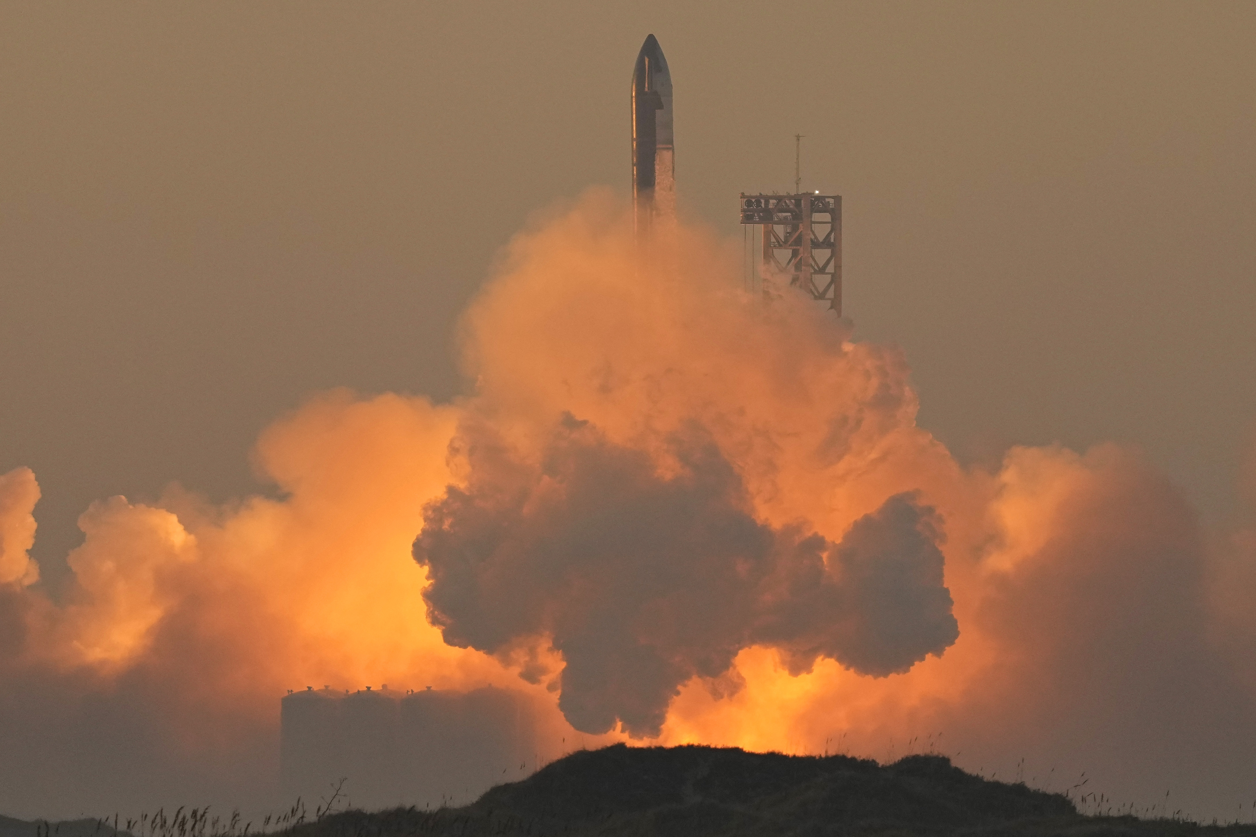 스페이스X가 18일(현지시간) 대형 우주선 ‘스타십’(Starship)의 두 번째 지구궤도 시험비행도 실패했다. AP 연합뉴스