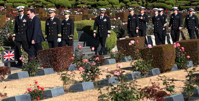 한미 해군 유엔기념공원 합동 참배