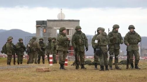 징병 후 훈련소에서 교육받는 러시아 군인들. 리아노보스티 연합뉴스