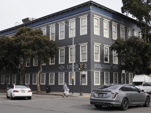 미국 샌프란시스코에 있는 오픈AI 본사 건물. 오픈AI는 지난 17일 샘 올트먼을 최고경영자직에서 해고했다가 5일 만에 다시 복귀시켰다. 샌프란시스코 epa 연합뉴스