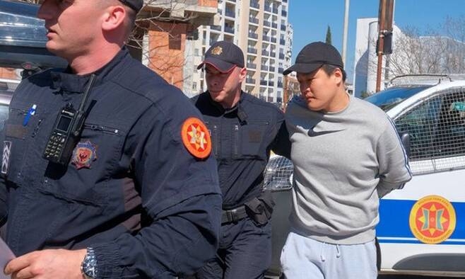 권도형 테라폼랩스 대표가 지난 3월 24일(현지시간) 몬테네그로 수도 포드고리차에서 법정에 출두하고 있다.  AP 자료사진 뉴시스