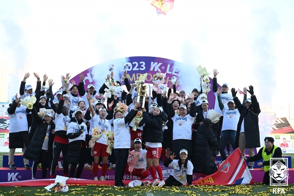 25일 WK리그 11연패를 달성한 인천 현대제철 선수들이 기뻐하고 있다. 대한축구협회 제공